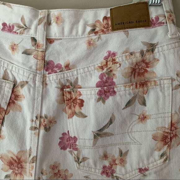 American Eagle High Waist Cuffed Mom Shorts Women's Size 2 Floral Print Denim - Picture 4 of 6